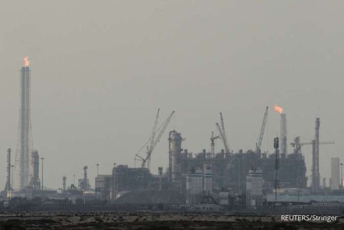 QatarEnergy Alihkan Pengiriman Minyak Mentah ke Luar Selat Hormuz