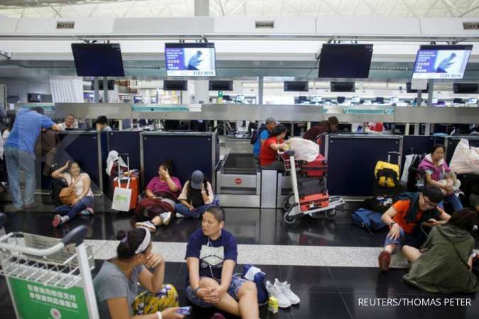 Gara-gara demo, jumlah penumpang pesawat ke Hong Kong turun