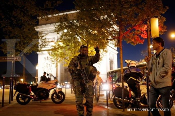 Teror Prancis, satu polisi tewas ditembak
