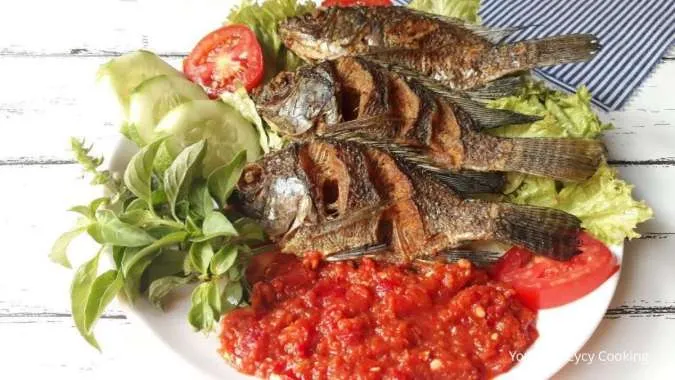 2 Resep Ikan Goreng Dicocol Sambal Mangga dan Pete Siram, Nikmat untuk Buka Puasa