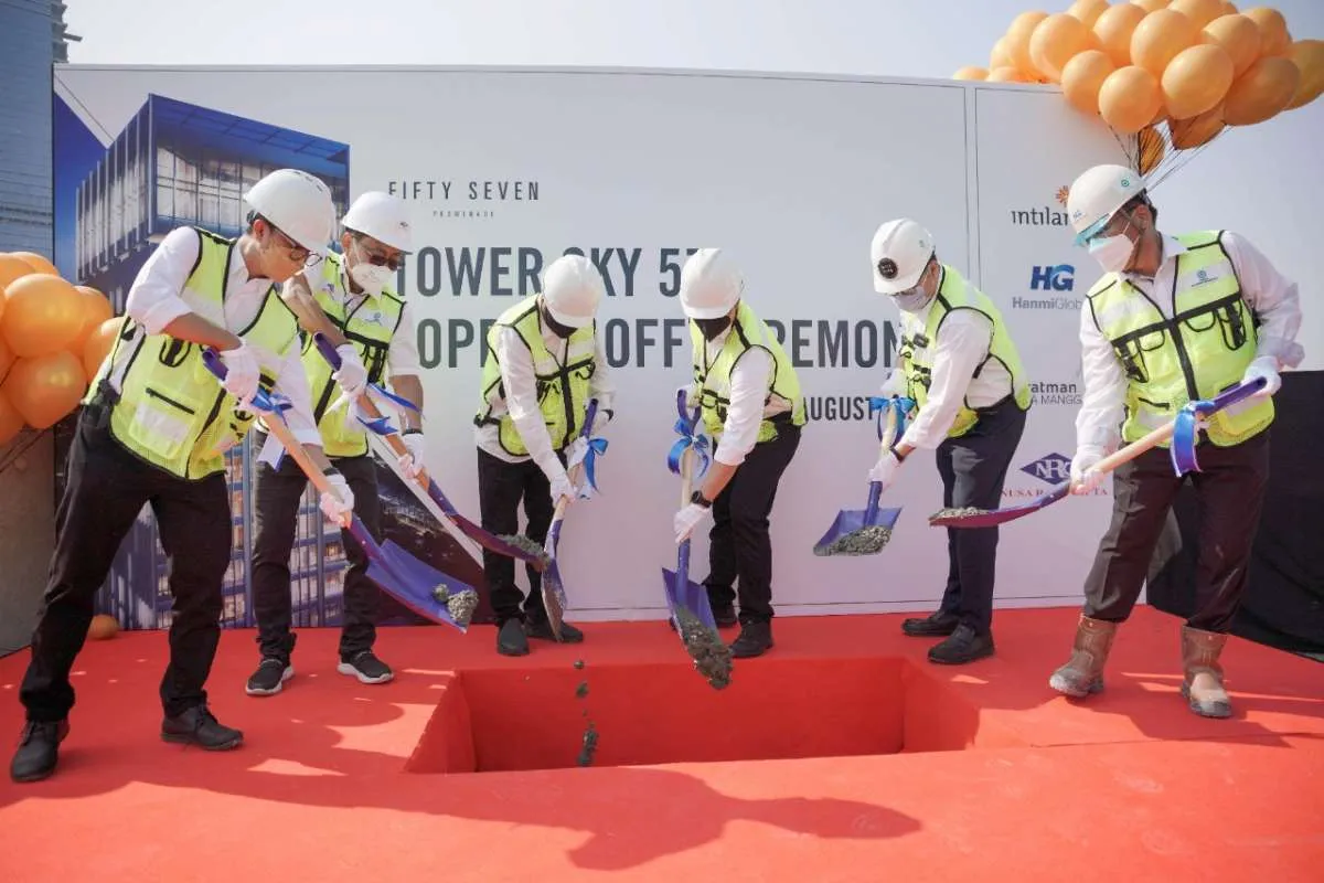 Intiland Development (DILD) gelar topping off kedua apartemen Fifty Seven Promenade