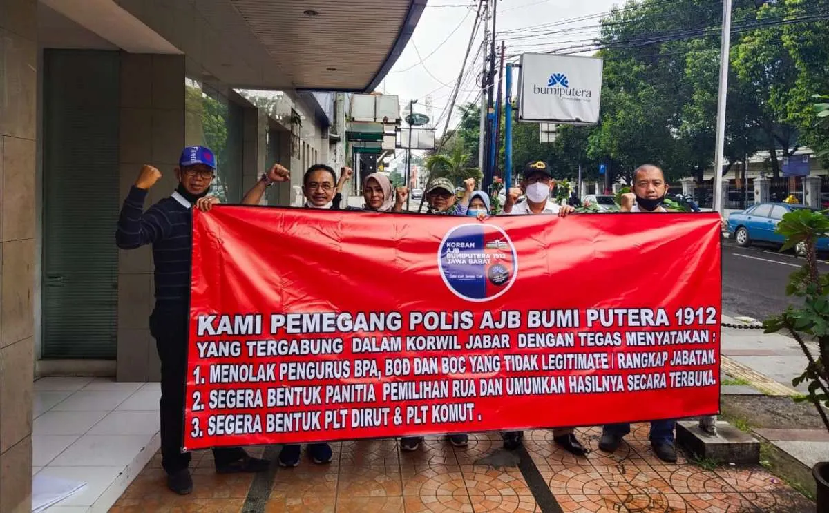 Pemegang polis bubarkan direksi dan BPA Bumiputera, begini respons OJK