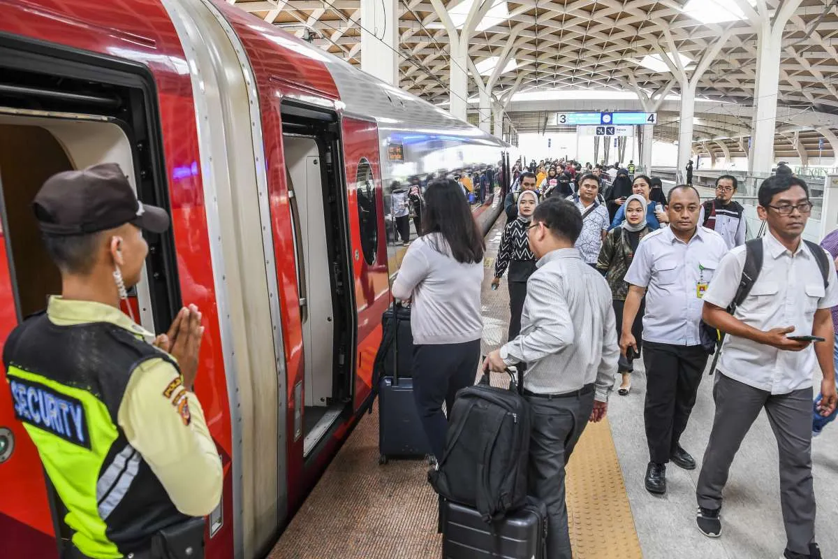 Pesan Tiket Rombongan Whoosh Kini Bisa Lewat WhatsApp, Ada Diskon Hingga 20%