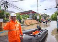 PLN Pulihkan Listrik Pasca Bencana Banjir di Bali