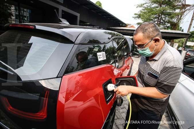 Luhut sebut sejumlah kontrak diteken dalam mengembangkan baterai untuk mobil listrik