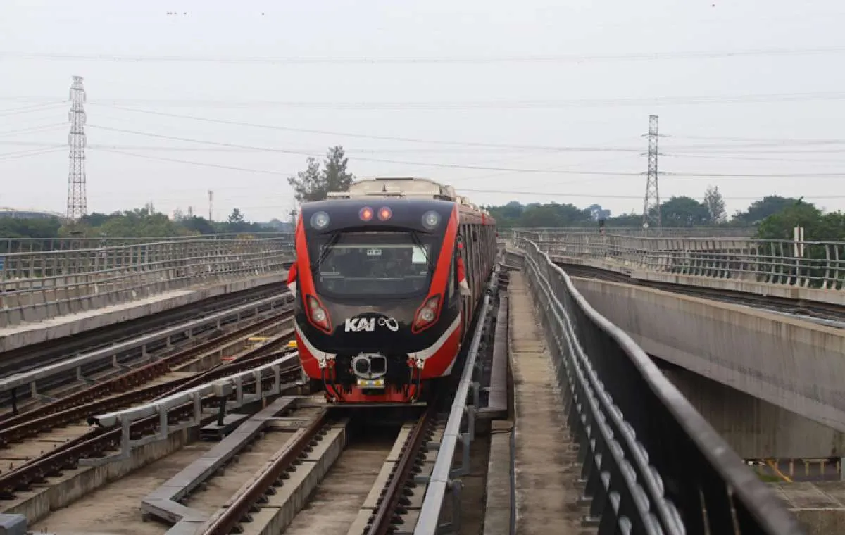 Menunggu LRT Cuma, 5,5 Menit  LRT Jabodebek Beroperasi 336 Perjalanan per Hari
