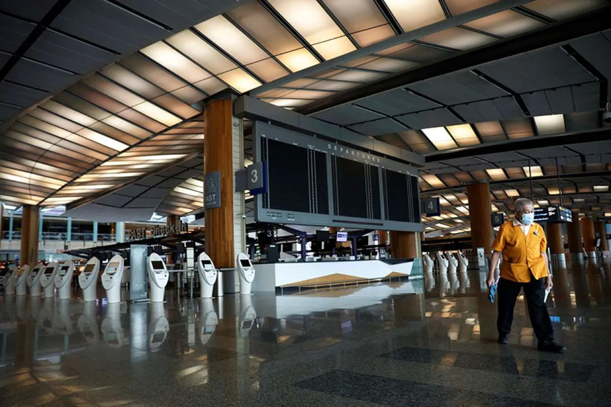 Singapura melaporkan 2 orang yang terinfeksi Omicron sempat transit di Bandara Changi