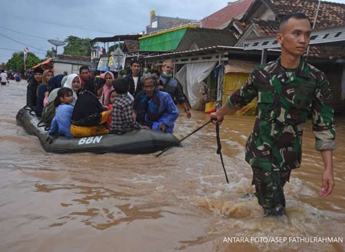 Peringatan Dini Cuaca Besok (15/1) Hujan Lebat, Status Siaga Bencana di Provinsi Ini