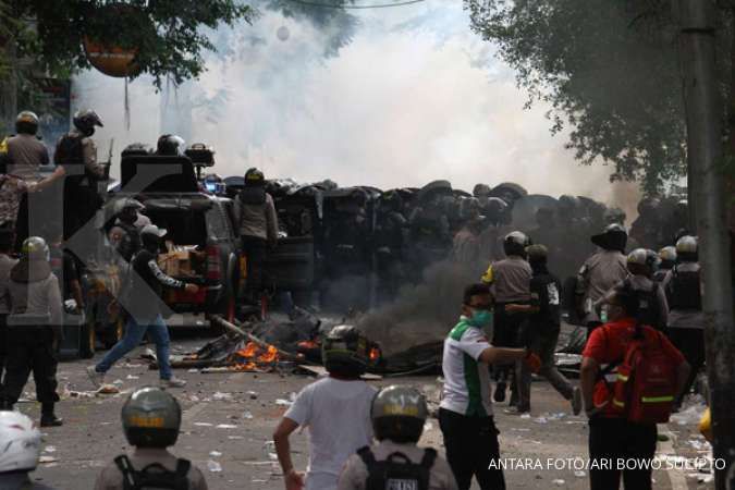 398 Ton sampah terkumpul pasca demo menolak UU Cipta Kerja di Jakarta