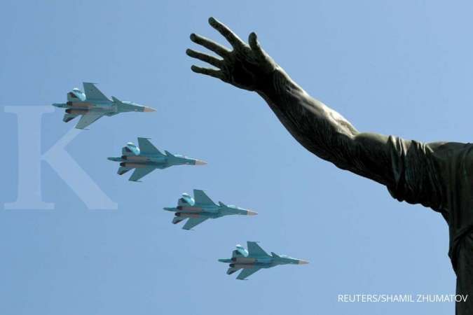 Jet tempur pembom Sukhoi Su-34 Rusia jatuh saat latihan, kru selamat