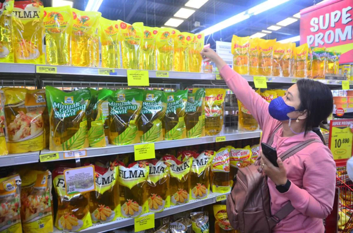 Ekonom: Penghapusan HET Minyak Goreng Rugikan Masyarakat Untungkan Pengusaha