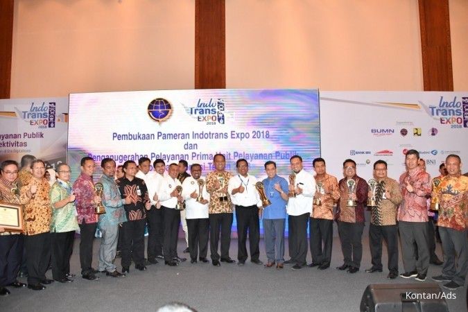  Anak Perusahaan PT Pelabuhan Indonesia II (Persero) / menerima penghargaan Pelay