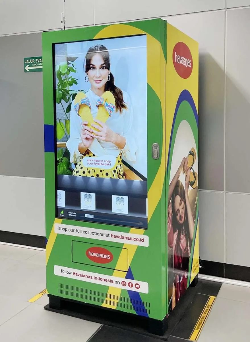 Beli sandal Havaianas kini bisa melalui mesin otomatis di stasiun MRT