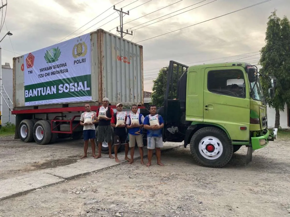 Yayasan Buddha Tzu Chi sumbang 5.000 ton beras untuk masyarakat
