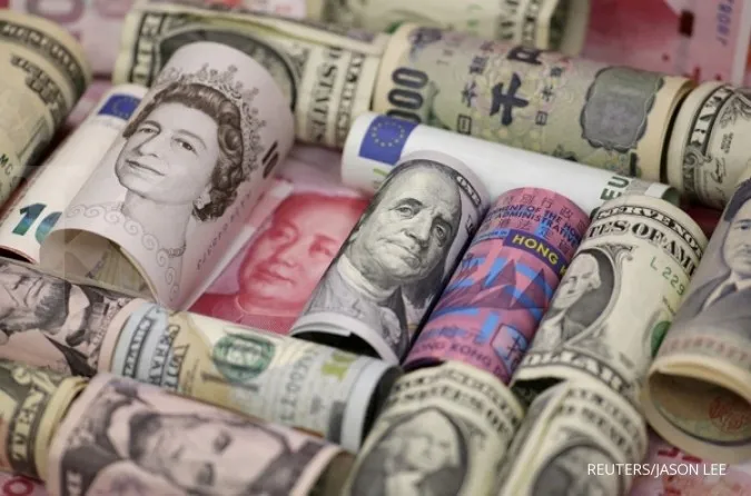 Yen gains but yuan, Aussie dip as U.S.-China trade war escalates