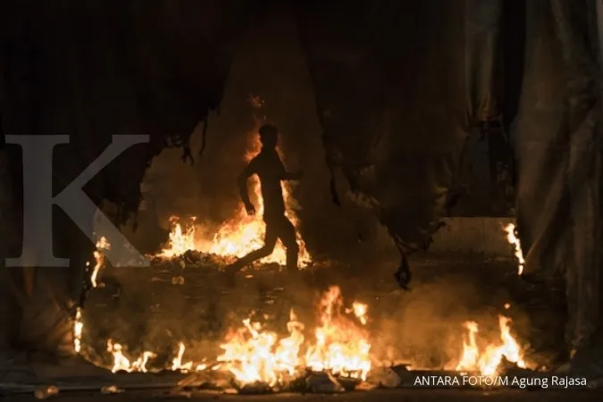 Masses become anarchistic