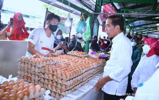 Presiden Jokowi Cek Harga Bahan Pangan di Pasar Tenguyun Kota Tarakan 