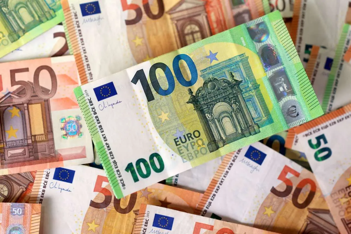 Dolar AS Melemah Usai Inflasi Naik, Euro Menguat ke US$ 1,1167