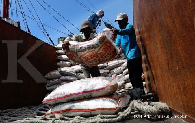 Sembako komersil lewat Tol Laut akan tiba di Papua