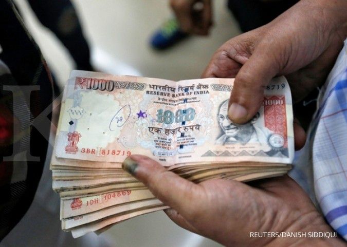 India menarik uang pecahan 500 dan 1.000 rupee