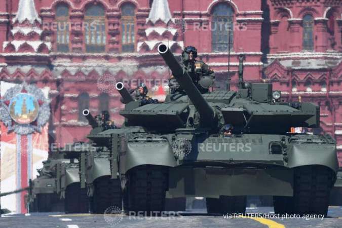 Vladimir Putin pasok pangkalan militernya dengan tank Armata T14 terbaik di dunia 