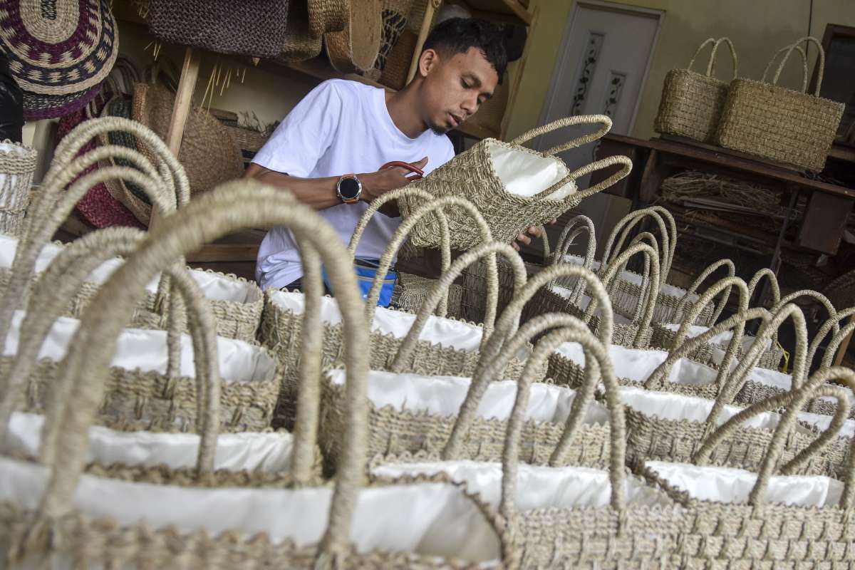 Dorong Pertumbuhan UMKM, OJK Terbitkan Beleid Mempermudah Kredit ke UMKM