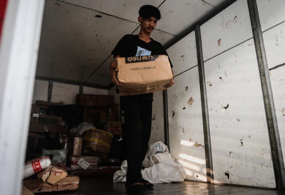 Negara Kurir dalam Bayang Logika Pasar