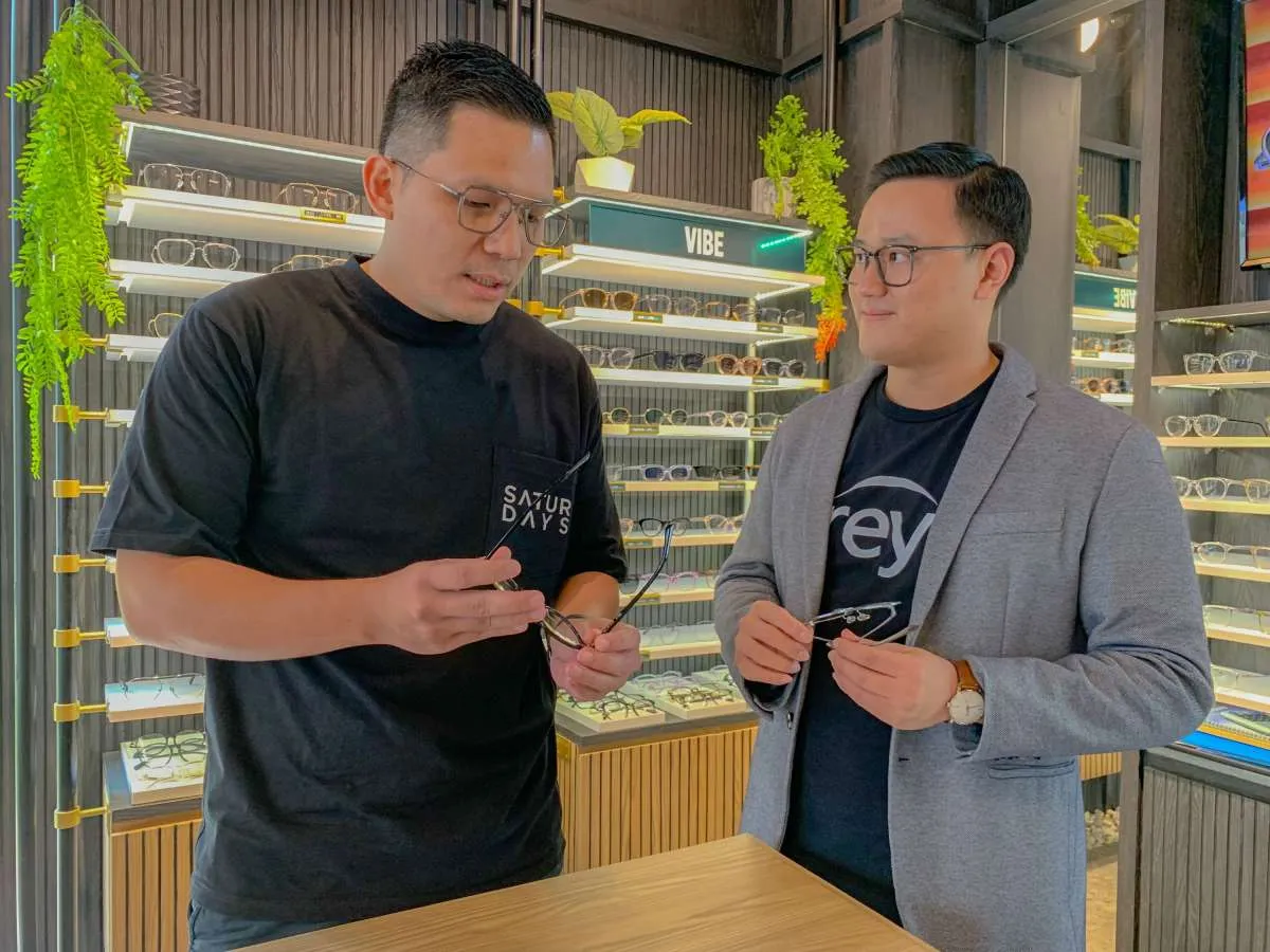 Rey Insurtech Gandeng Saturdays Hadirkan Kebutuhan Kacamata Bagi Nasabah