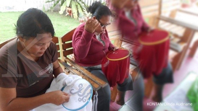 Menyulam laba usaha sulam kerawang Khas Gorontalo