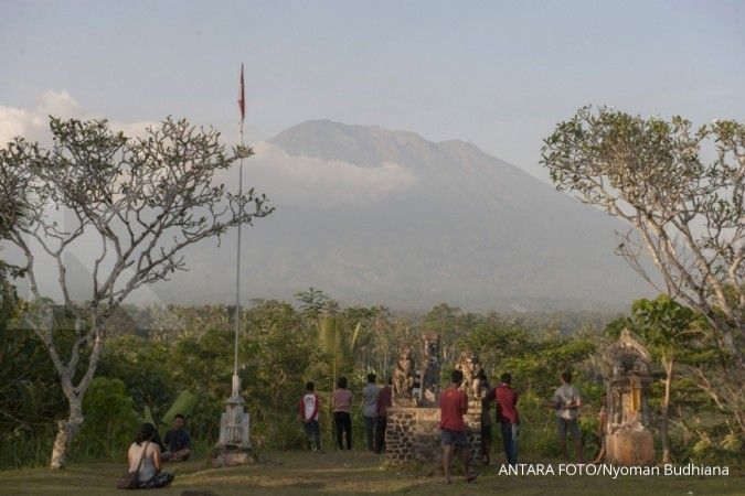 Gunung Agung berstatus awas, warga mengungsi
