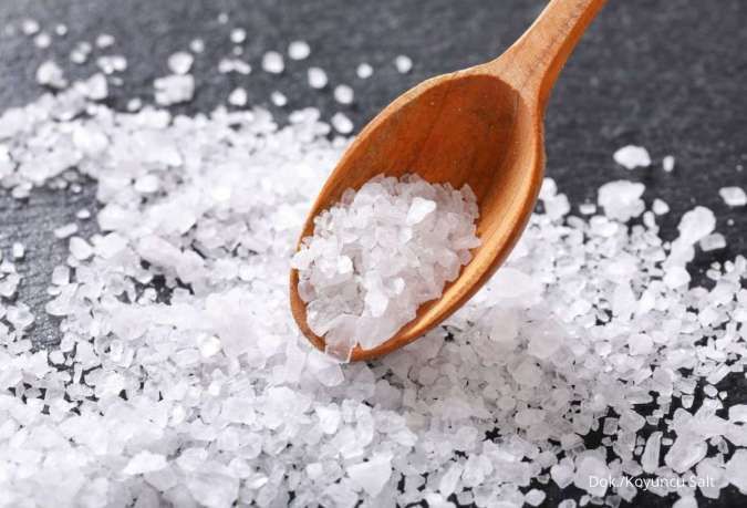 Berkumur dengan air garam bisa jadi obat batuk berdahak.