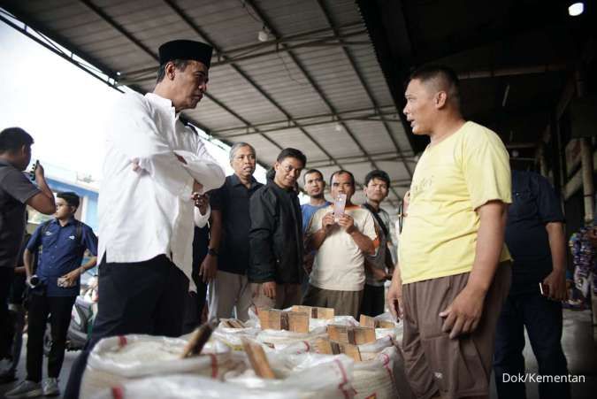 Sidak Pasar di Cipinang, Mentan Temukan Harga Beras Dijual di Atas HET