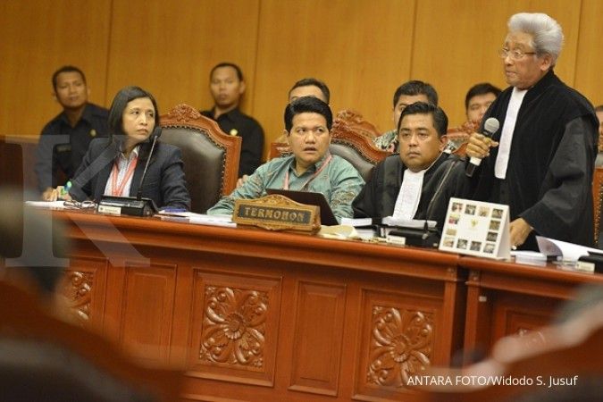 Gugatan tim Prabowo bikin pusing Adnan Buyung