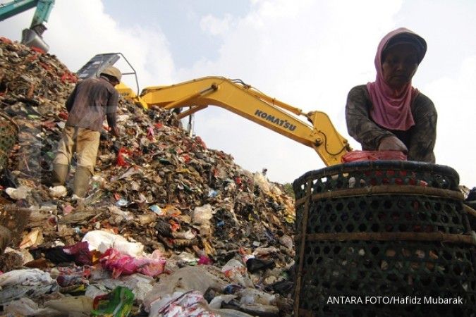 Kekurangan armada truk, sampah Jakarta menumpuk