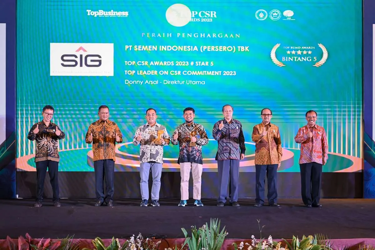Dirut SIG, Donny Arsal, Raih Penghargaan Top Leader on CSR Commitment 2023 