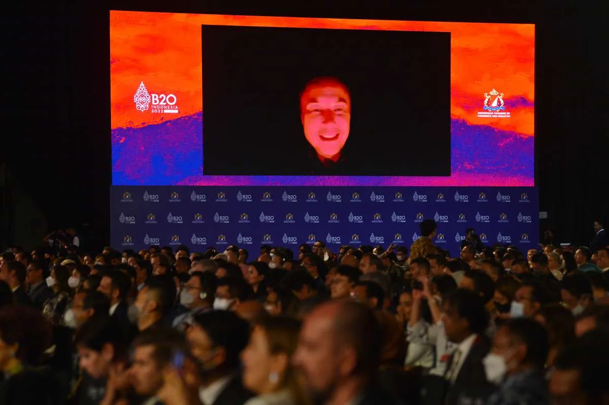 Hadir Secara Virtual di Forum B20, Elon Musk Kenakan Batik Asal Sulawesi Tengah