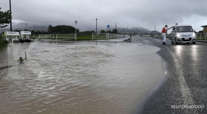 Typhoon Hits Japan's Kyushu; Three Dead, Airlines, Factories Affected