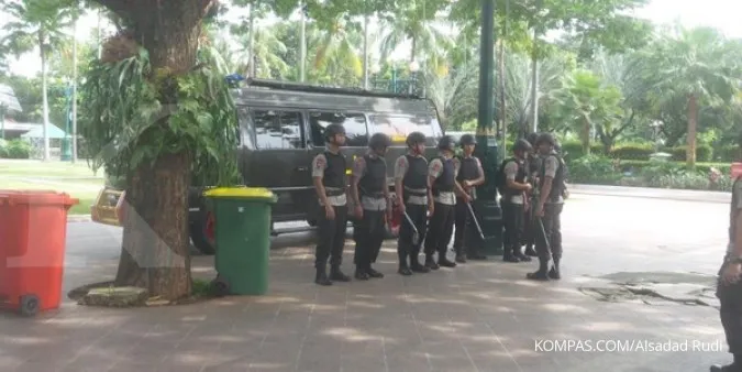 Police investigate bomb threat at Ahok’s office