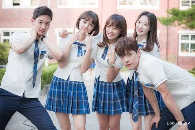 School 2017 masuk deretan drama Korea terbaik tentang cerita romantis di sekolah.