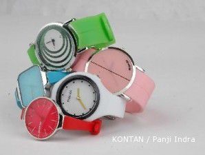 Tampil menor dengan jam Monol