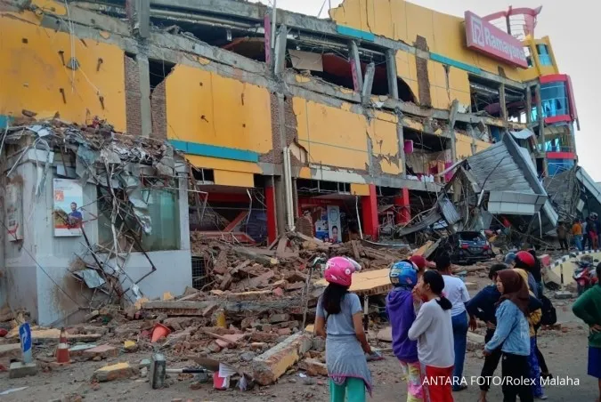Govt scrambles to reach victims in Palu as airport, communications impaired