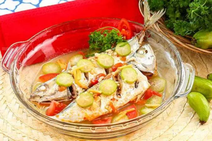 Segar dan Bergizi! Simak Resep Kembung Kukus Asam Pedas Yuk, Moms!