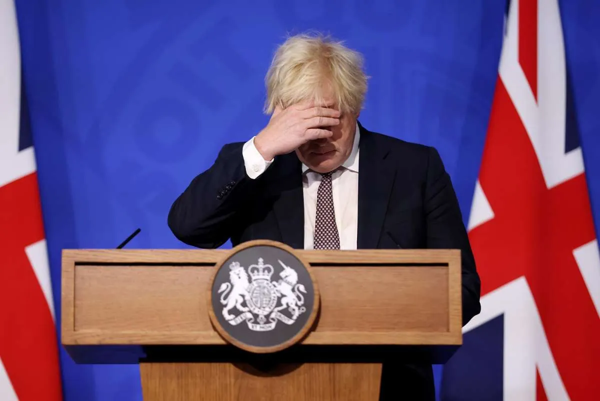 PM Inggris Boris Johnson memberlakukan rencana B untuk menahan varian Omicron
