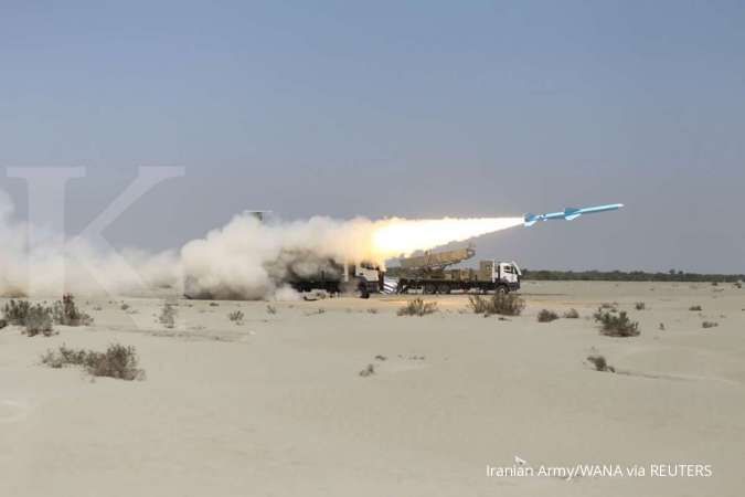 Militer Iran uji coba rudal pintar yang bisa melesat di berbagai kondisi cuaca