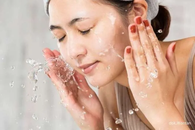 5 Manfaat Mencuci Wajah dengan Air Garam