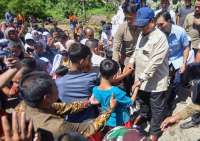 Prabowo Tinjau Perbaikan Jalan Lembah Anai Sumbar yang Ambles akibat Banjir