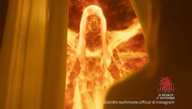 Dian Sastrowardoyo sebagai Dewi Api di film Sri Asih dibintangi Pevita Pearce. 