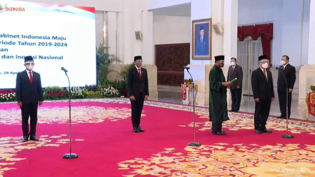 Jokowi melantik Menteri Investasi/Kepala BKPM, Mendikbudristek, dan Kepala BRIN