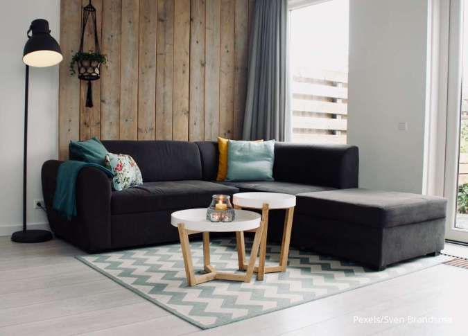 Interior rumah dengan sofa minimalis