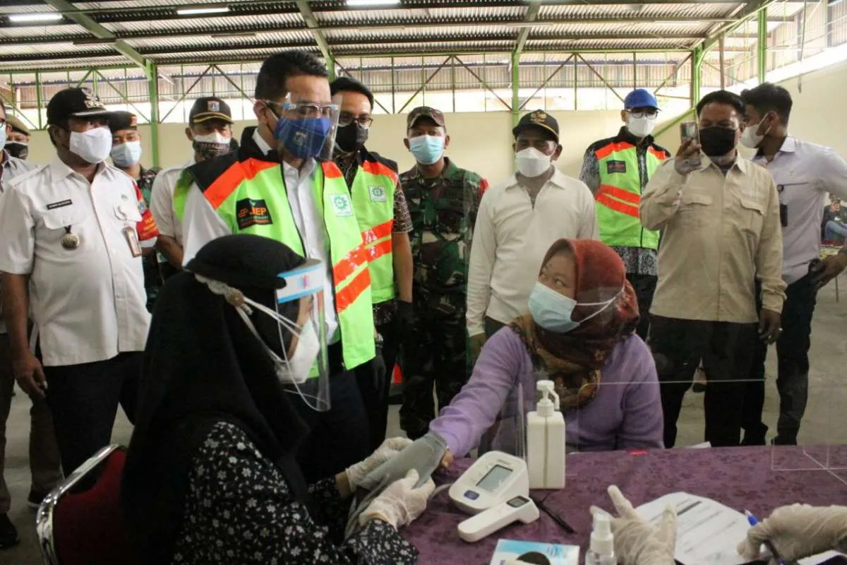 Wagub DKI Jakarta Riza Patria pantau pelaksanaan vaksinasi Covid-19 di PT JIEP